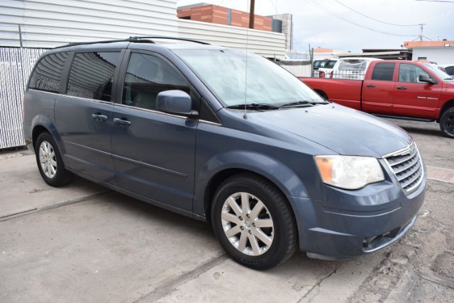 2008 Chrysler Town & Country  - Dynamite Auto Sales